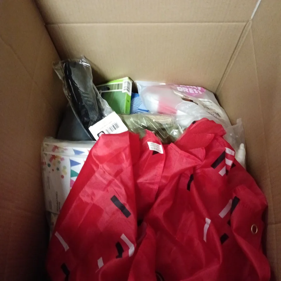 BOX OF APPROXIMATELY 15 ASSORTED TOYS INCLUDING MINI SOAP MOULDING KIT AND MATHEMATICAL INTELLIGENCE STICK 
