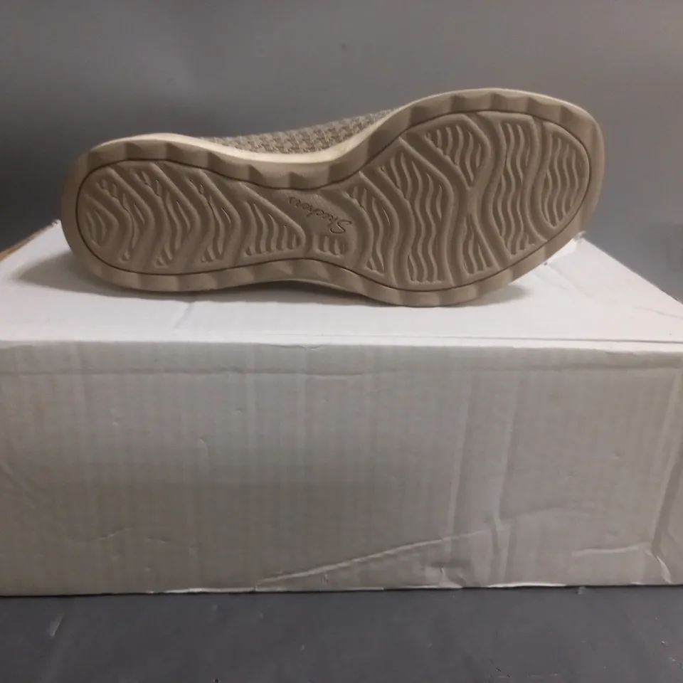 SKECHERS UP LIFT STRETCH FIT SHOES TAUPE SIZE 4