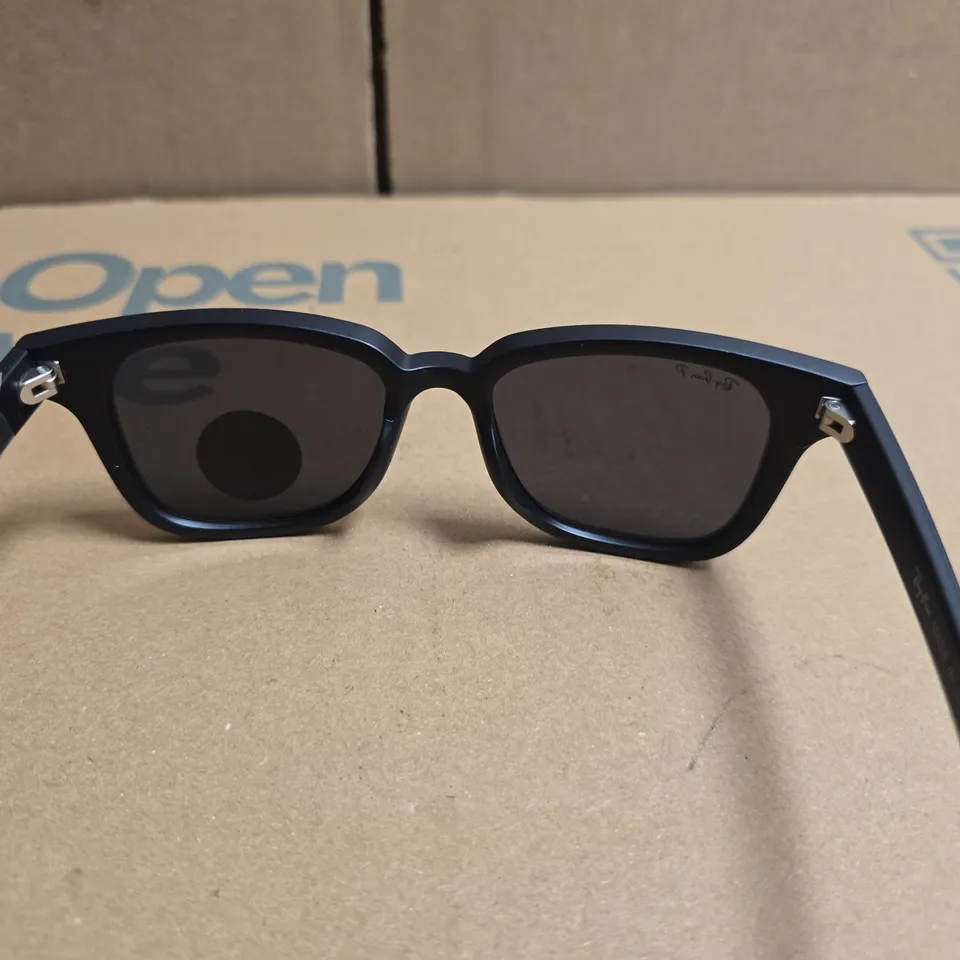 RAY-BAN WAYFARER SUNGLASSES - BLACK, POLARIZED (WITH CASE, BOX & CLEANING CLOTH)