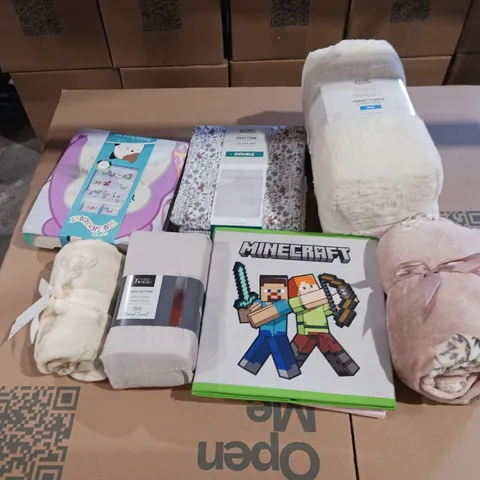 BOX OF APPROXIMATELY 15 ASSORTED BEDDING AND SOFT FURNISHING ITEMS TO INCLUDE - DUVET SETS, FITTED SHEETS, AND MINECRAFT STORAGE BOXES ETC.