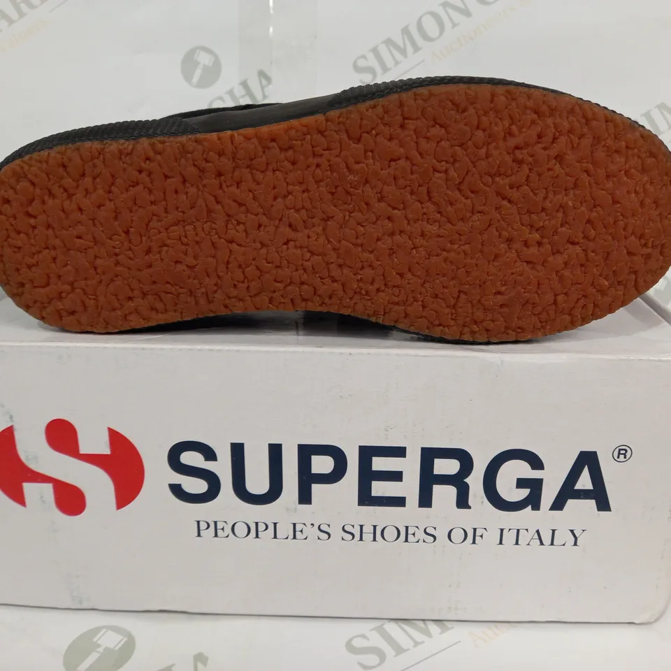 BOXED PAIR OF SUPERGA JVEL CLASSIC SHOES IN BLACK UK SIZE 3.5