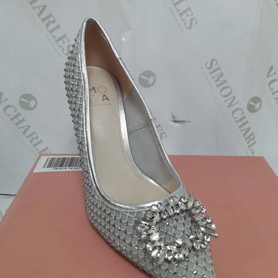 PAIR OF MODA IN PELLE HIGH HEEL SHOES IN BLACK SIZE 7