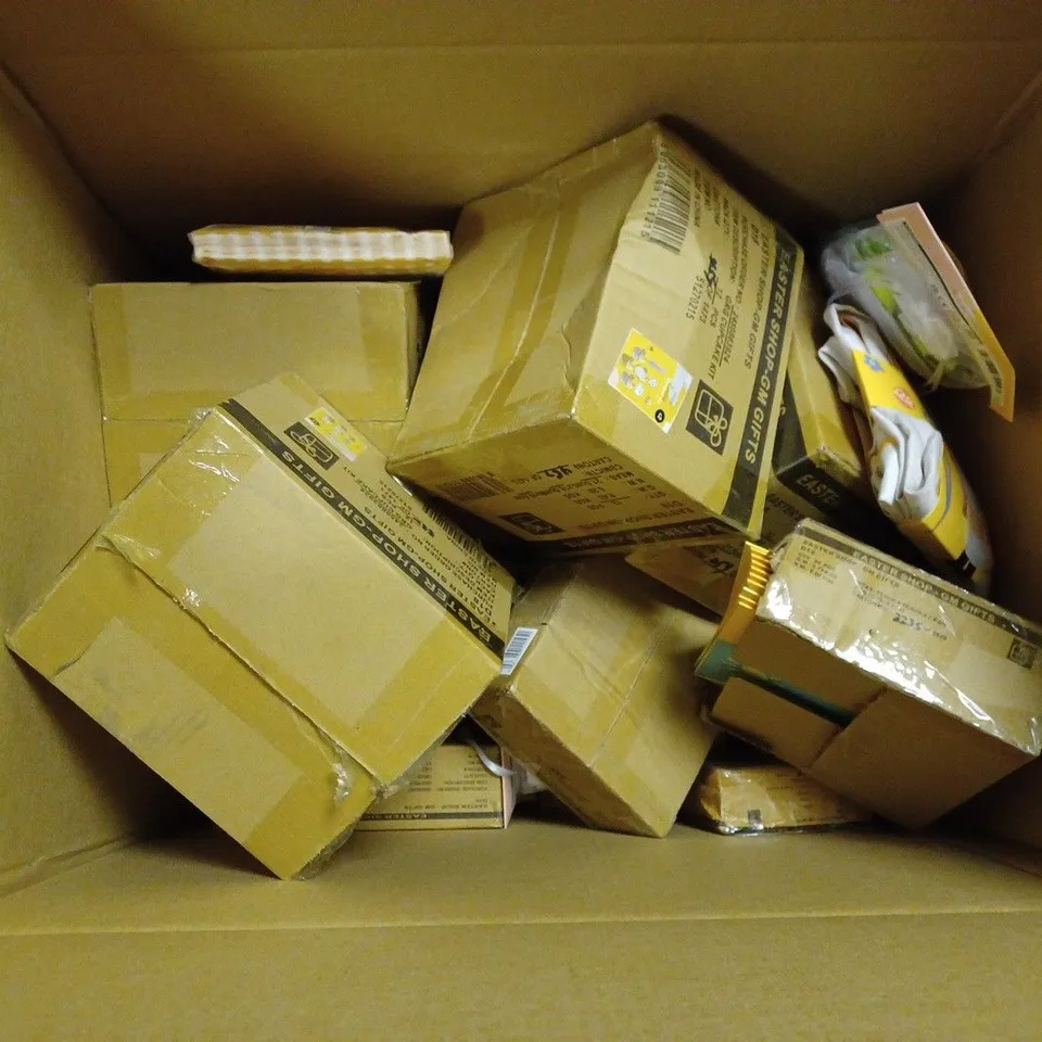 BOX OF APPROXIMATELY 35 EASTER ITEMS TO INCLUDE EASTER NAPKINS, EASTER CRAFT PACK, EASTER SPRING BAKER SET, ETC