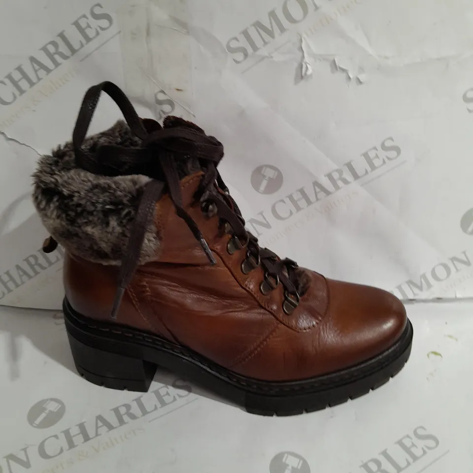 MODA IN PELLE CHALOTT LEATHER HIKING BOOTS, TAN - SIZE 3