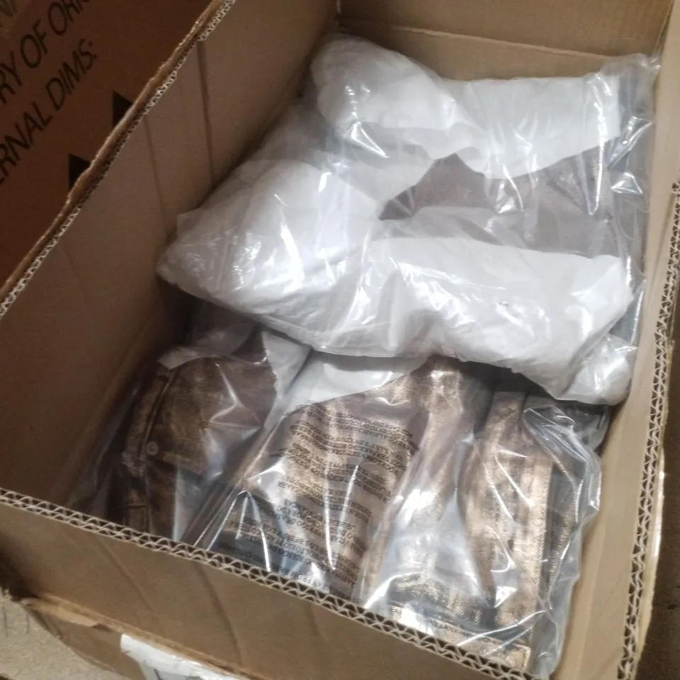BOX CONTAINING APPROXIMATELY 6 BRAND NEW J D WILLIAMS DENIM COPPER METALLIC STRAIGHT JEANS - SIZE 26