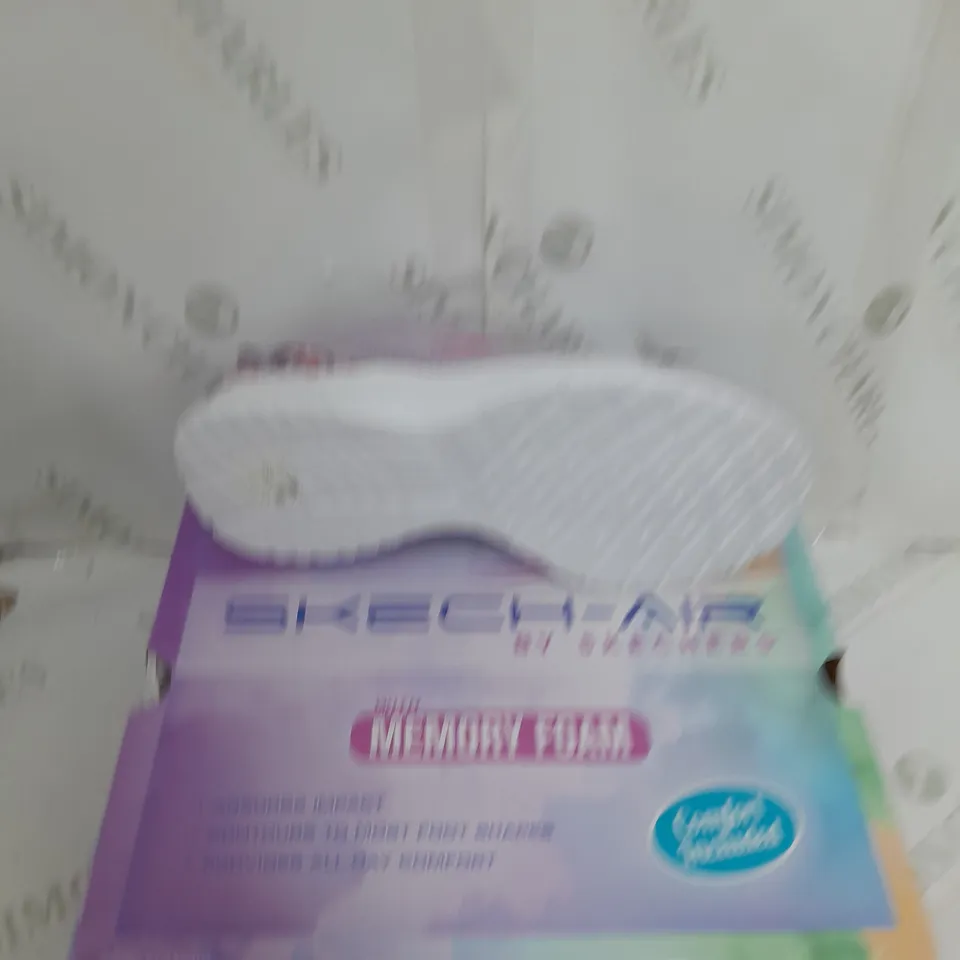 BOXED PAIR OF PINK SKETCH-AIR TRAINERS SIZE 4