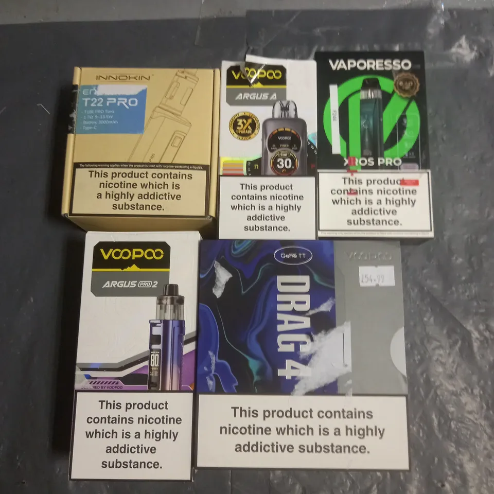 APPROXIMATELY 20 VAPES & E-CIGARETTES TO INCLUDE - VOOPOO DRAG 4 - VAPORESSO XROS PRO - INNOKIN ENDURA T22 PRO - ETC