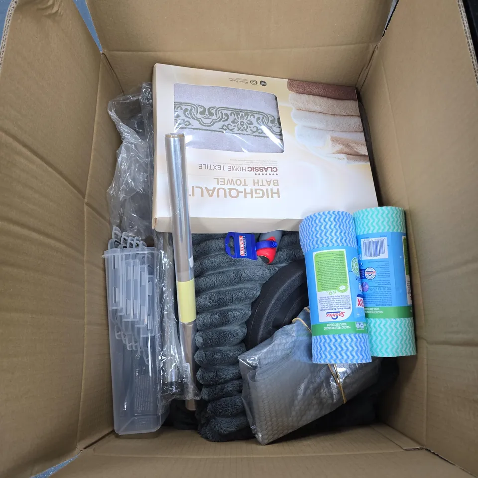 BOX OF APPROXIMATELY 14 ASSORTED ITEMS TO INCLUDE: PAIR OF 2KG DUMBBELLS