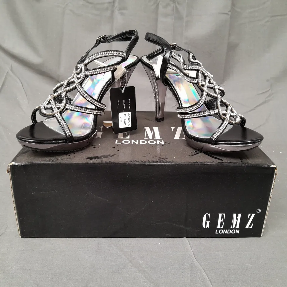 BOX OF APPROXIMATELY 10 BOXED PAIRS OF GEMZ LONDON OPEN TOE SANDALS IN VARIOUS STYLES AND SIZES