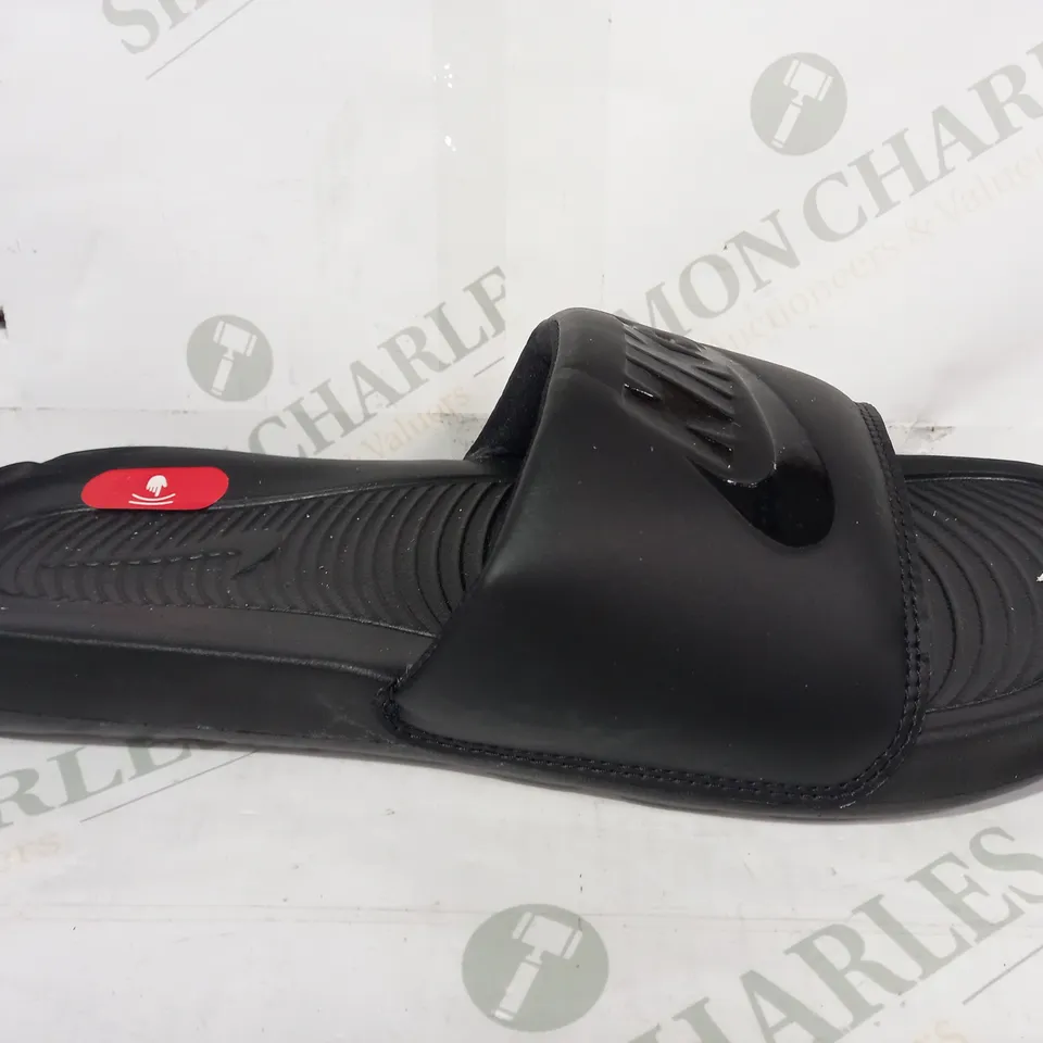 PAIR OF NIKE VICTORI ONE SLIDERS IN BLACK UK SIZE 9