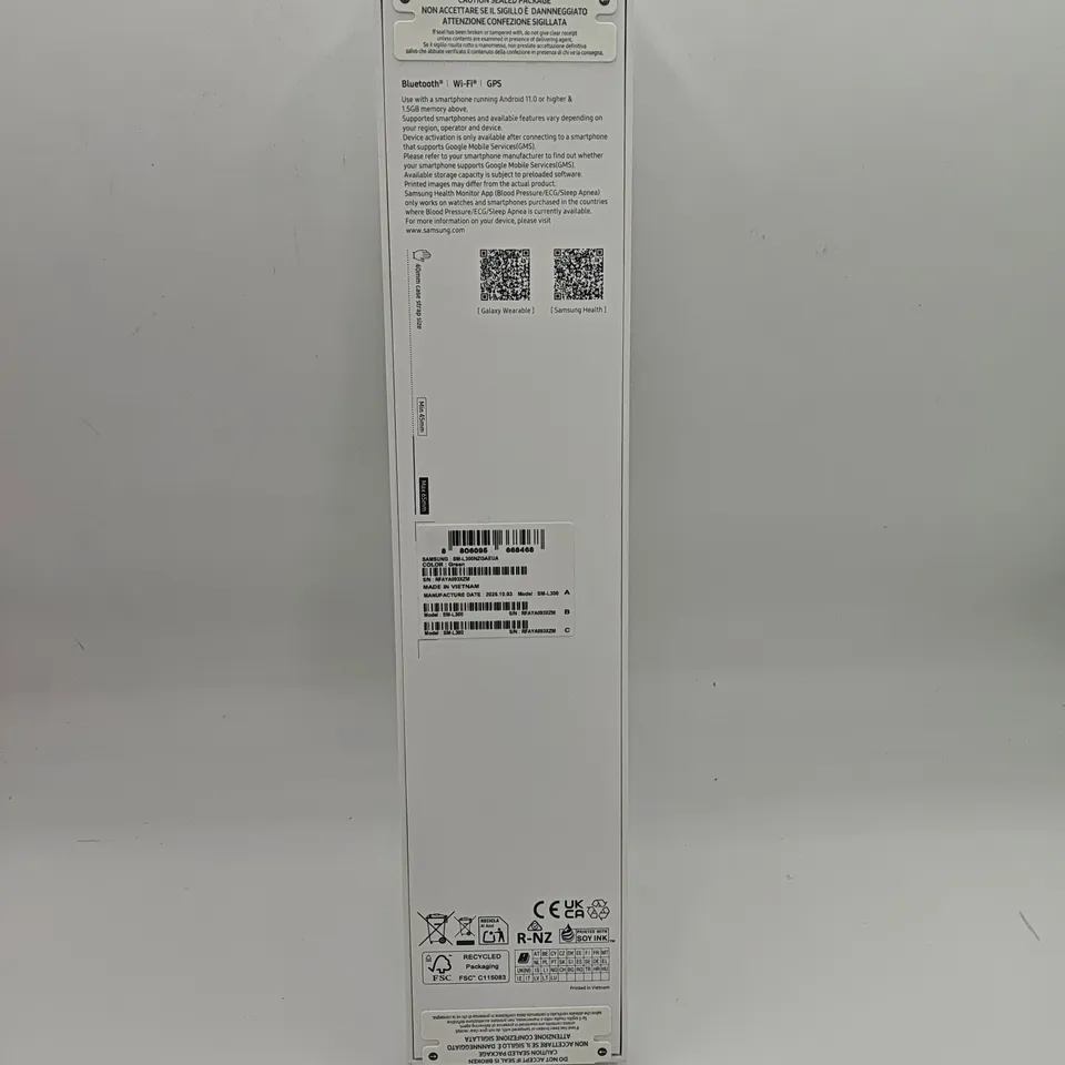 SEALED SAMSUNG GALAXY WATCH 7 IN GREEN - SM-L300