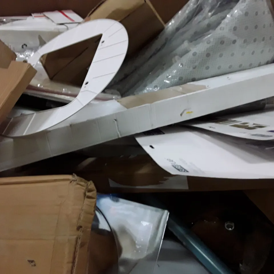 PALLET OF ASSORTED PRODUCTS INCLUDING DART BOARD, JUICER, TAPS, PRESSURE WASHER ECT