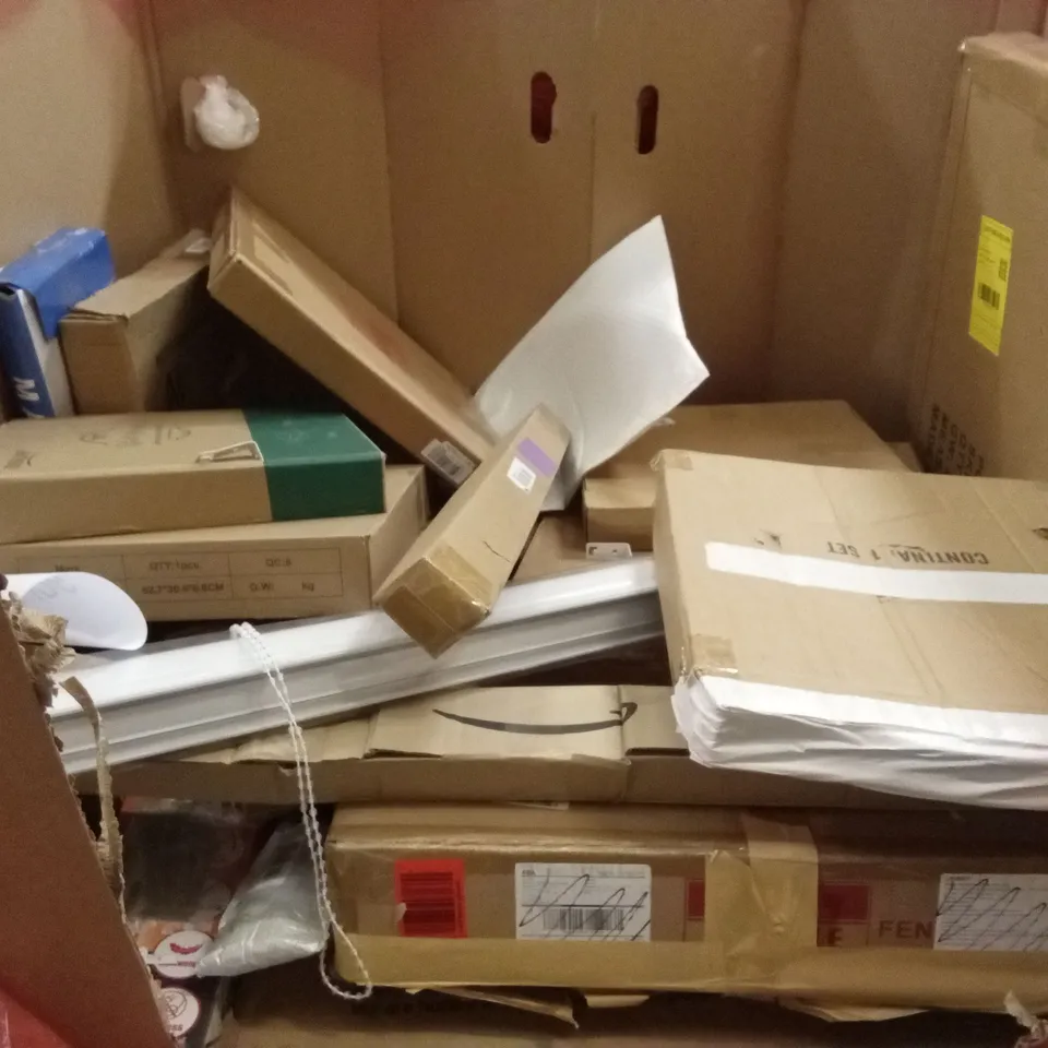 PALLET OF ASSORTED HOUSEHOLD GOODS AND PRODUCTS TO INCLUDE; UMBRELLA, BLINDS, TOILET SEATS, AEROBIC STEPPER ETC