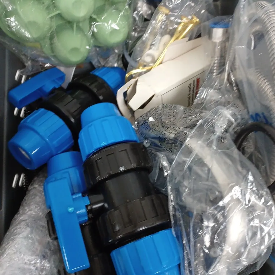 BOX OF APPROXIMATELY 20 ASSORTED HOUSEHOLD ITEMS TO INCLUDE FURNITURE WHEELS, SOLON HYGROMETER, BEADS, ETC