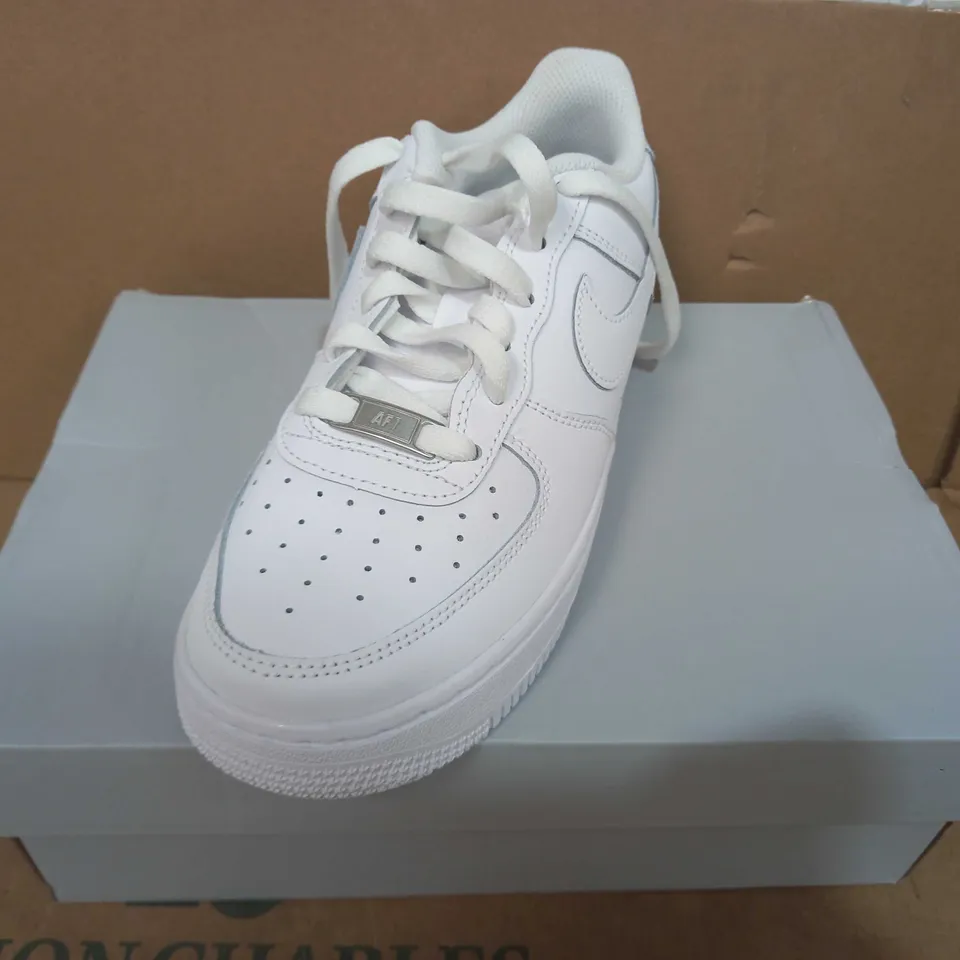 BOXED PAIR OF DESIGNER TRAINERS IN THE STYLE OF NIKE AIR FORCE 1 IN WHITE UK SIZE 5