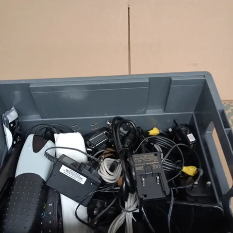 BOX OF APPROXIMATELY 10 ASSORTED ELECTRICAL ITEMS INCLUDING SKY TV REMOTE, ETHERNET CABLE AND A COMPUTER MOUSE