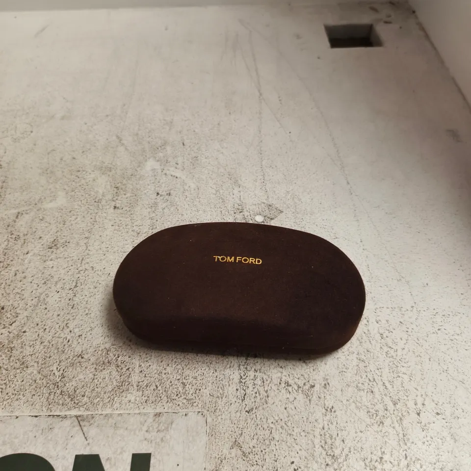 TOM FORD EYEWEAR WITH CASE (GLASSES IN CASE)