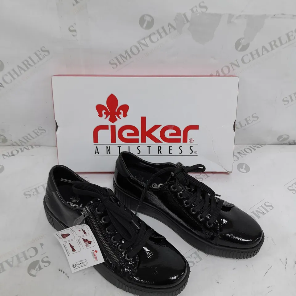 BOXED PAIR OF RIEKER TRAINERS WITH ZIP IN BLACK UK SIZE 5