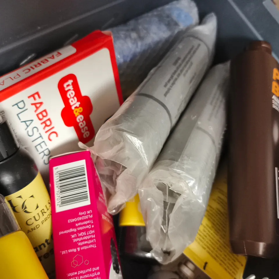 APPROX 12 ASSORTED BEAUTY PRODUCTS TO INCLUDE EVE CURLS CONDITIONER, NIZORAL SHAMPOO, AVEENO EMOLLIENT CREAM, ETC