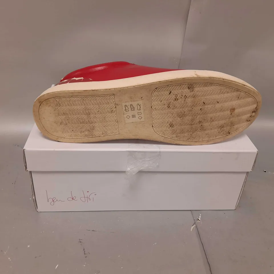 BEN DE LISI LACE UP PEBBLE LEATHER TRAINER SIZE 9