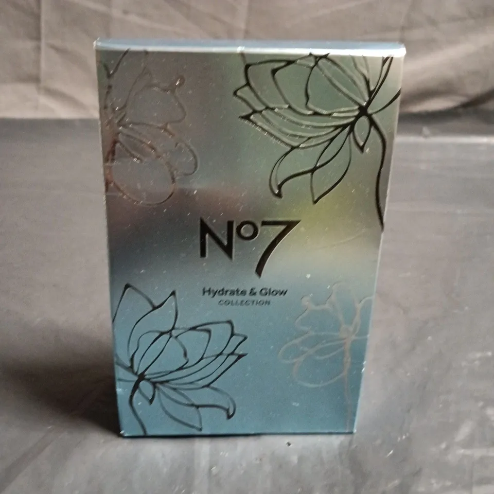 NO7 HYDRATE & GLOW COLLECTION GIFT SET