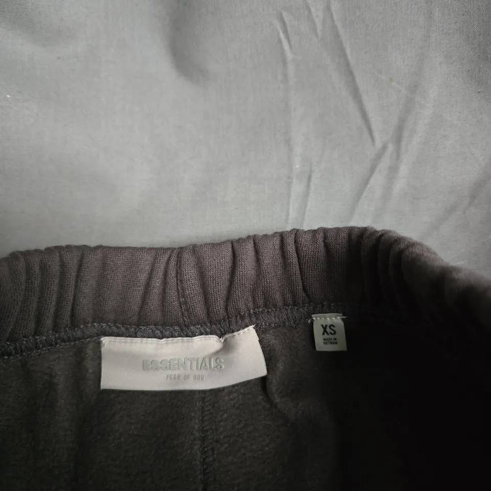 ESSENTIALS JOGGERS XS – CHARCOAL WITH 1977 PRINT