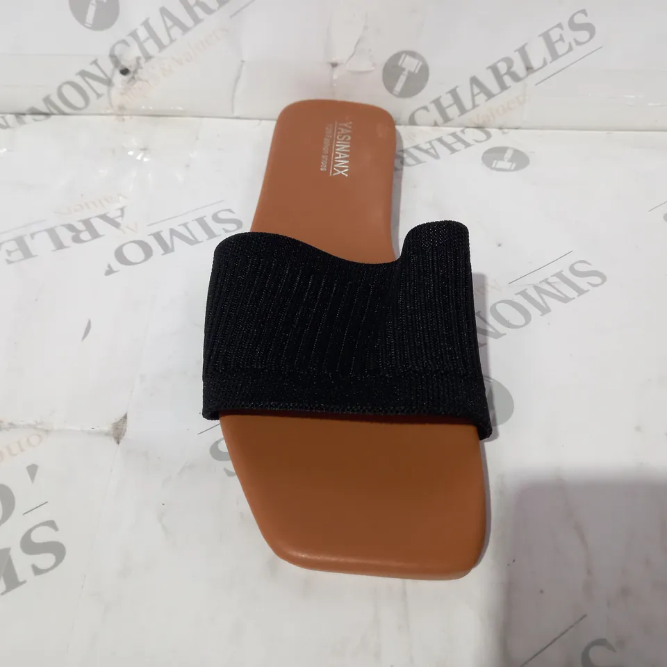 BOXED PAIR OF YASINANX OPEN TOE FLAT SLIDERS IN BLACK EU SIZE 41
