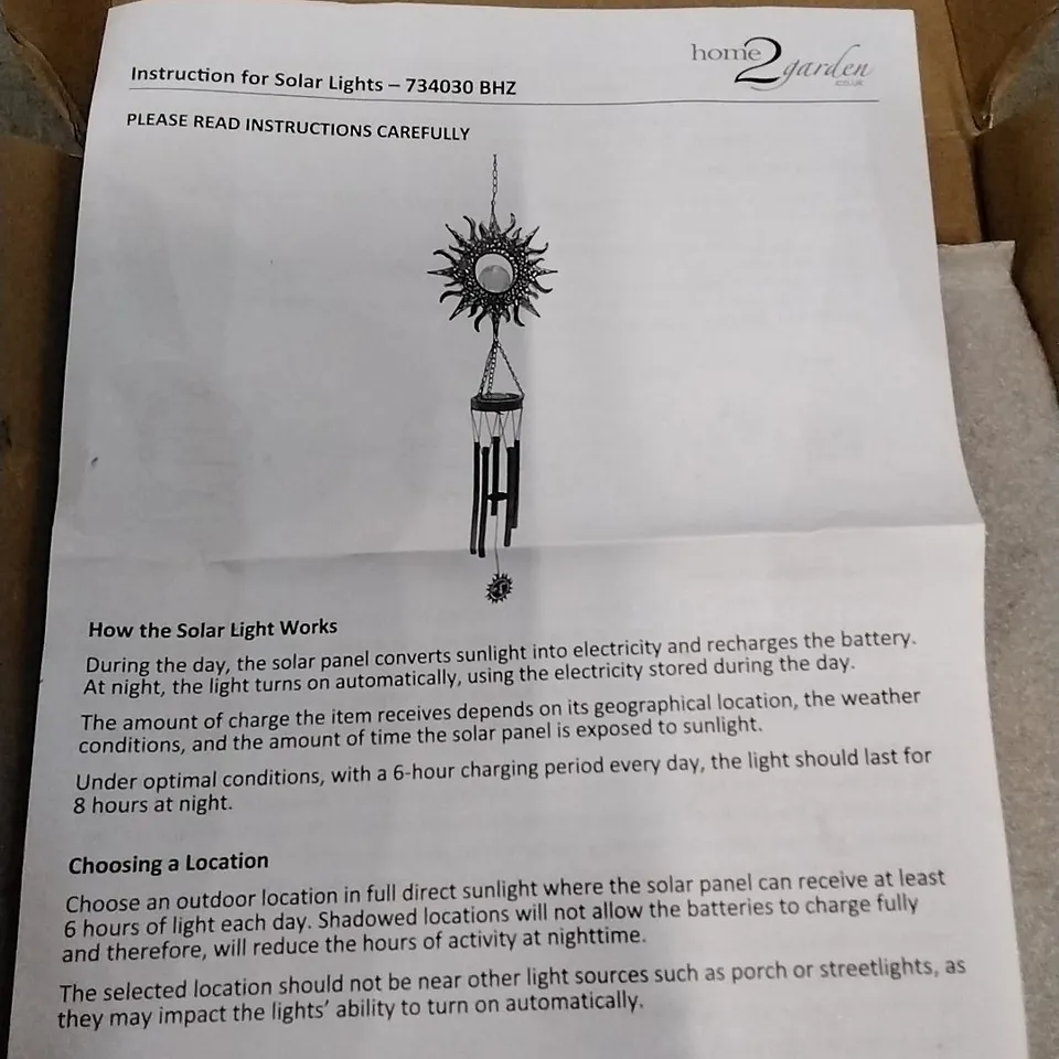BOXED SOLAR POWERED SUN WITH CHIMES