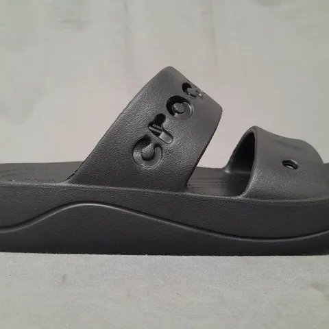 PAIR OF CROCS BAYA PLATFORM SANDALS IN BLACK UK SIZE 6