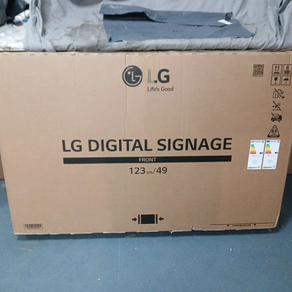 SAMSUNG TELEVISION – BOXED NO ACCESSORIES