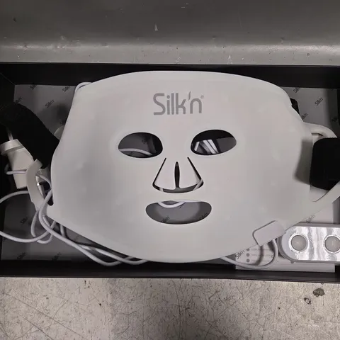 BOXED SILK'N ANTI-AGEING LED FACE MASK