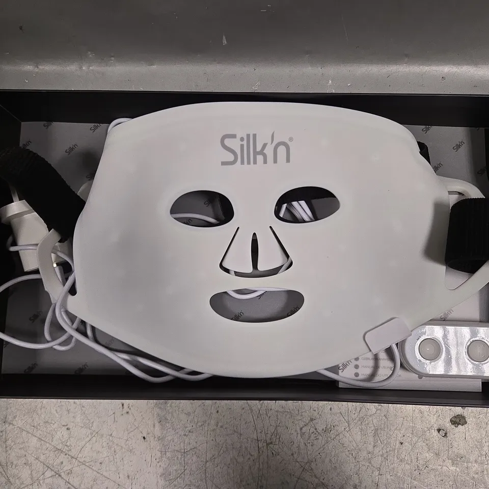 BOXED SILK'N ANTI-AGEING LED FACE MASK 