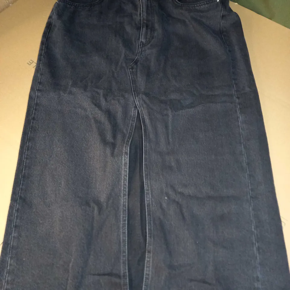 H&M DENIM JEAN SKIRT IN BLACK - UK 20