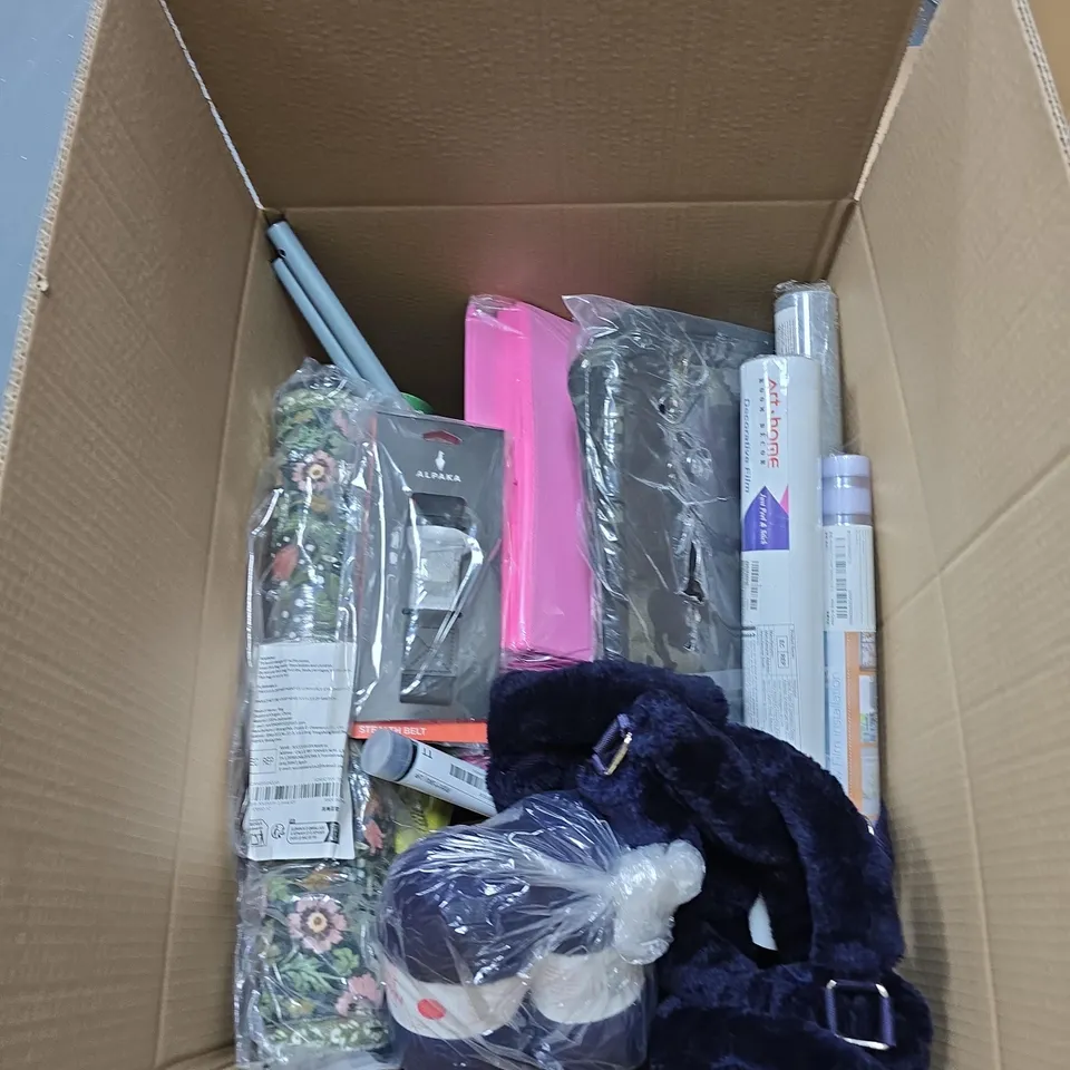 BOX OF APPROXIMATELY 15 ASSORTED HOUSEHOLD ITEMS INCLUDING FLORAL RUG , ALPAKA STEALTH BELT AND SOFT DOWN KNITTING WOOL