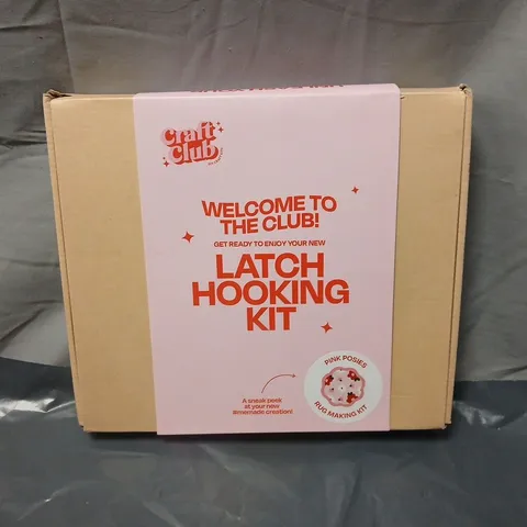 CRAFT CLUB LATCH HOOKING KIT