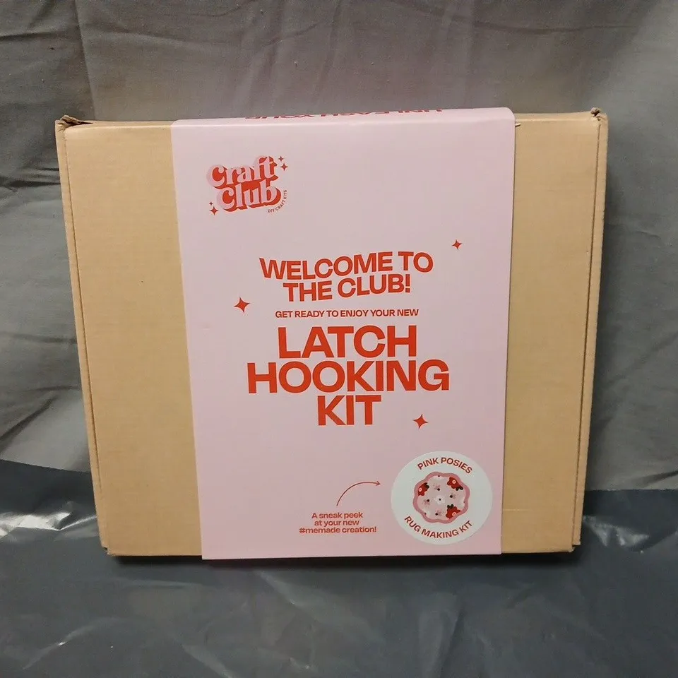 CRAFT CLUB LATCH HOOKING KIT