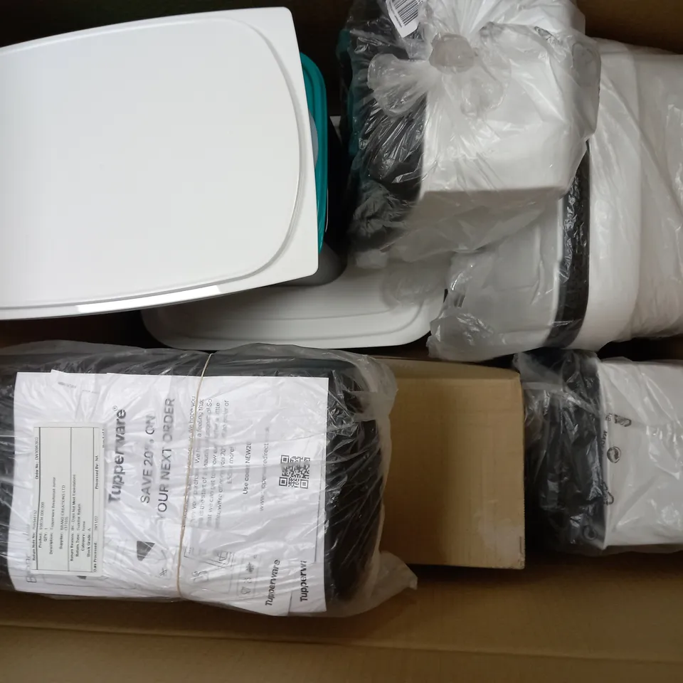 BOX OF APPROX 10 TUPPERWARE TO INCLUDE BREADSMART LARGE, CHEESMART, POTATOSMART CONTAINER, ETC.