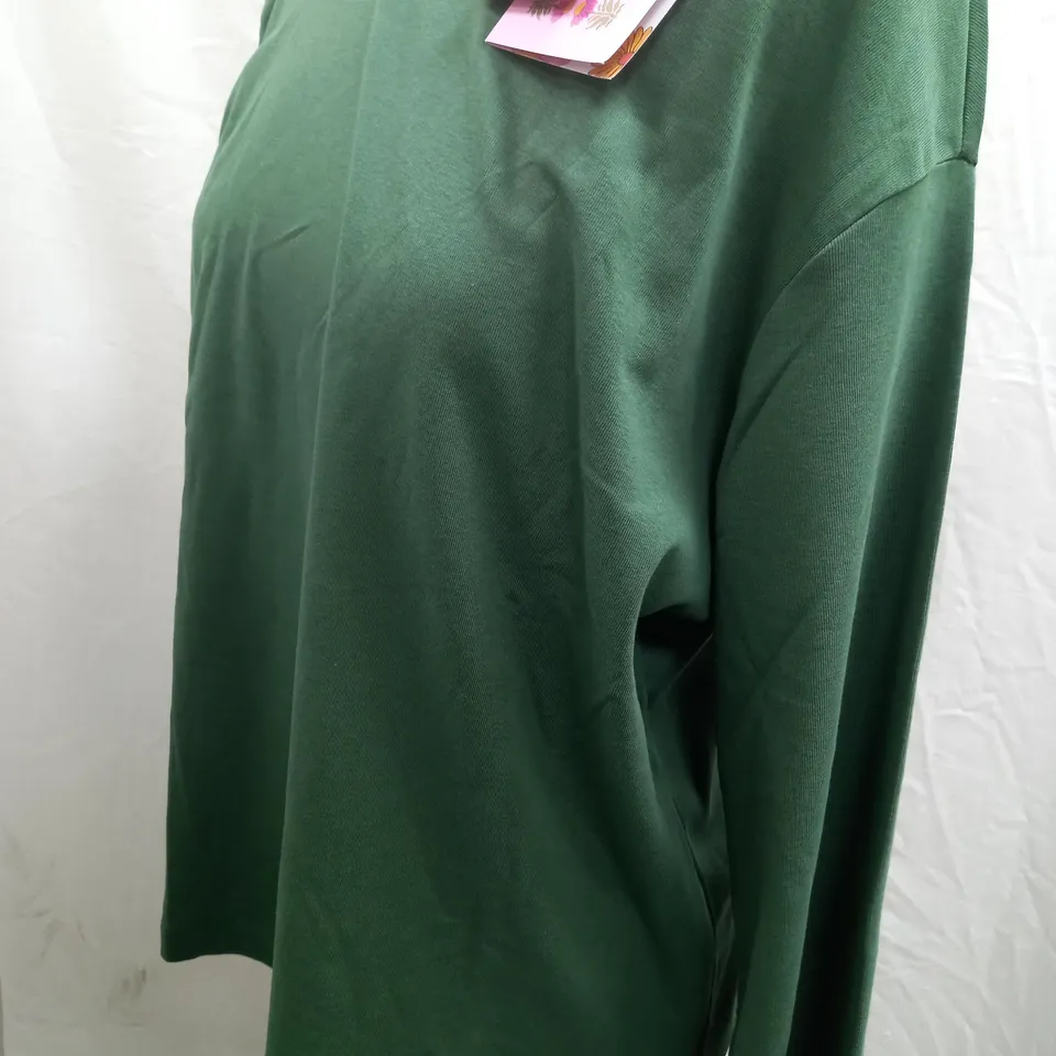GREEN LUCY & YAK LONG SLEEVE T-SHIRT - SIZE MEDIUM
