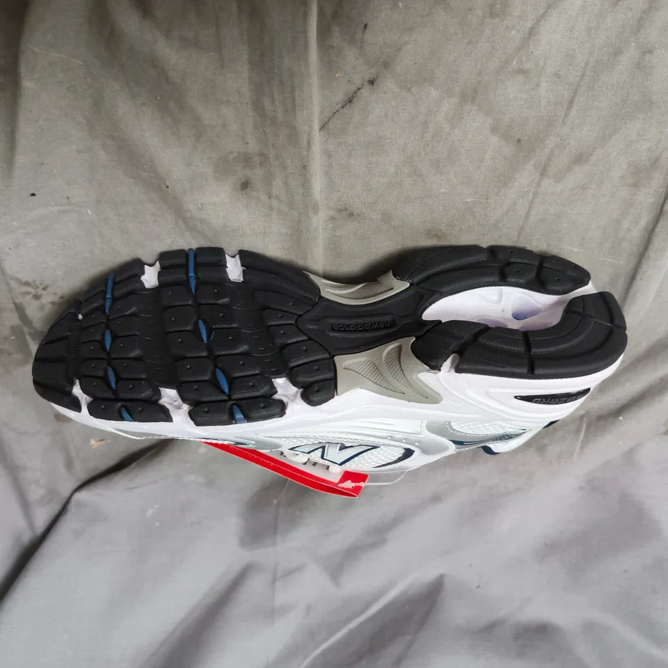 UNBOXED NEW BALANCE WHITE RUNNING SHOES – ATHLETIC TRAINERS UK SIZE 7.5