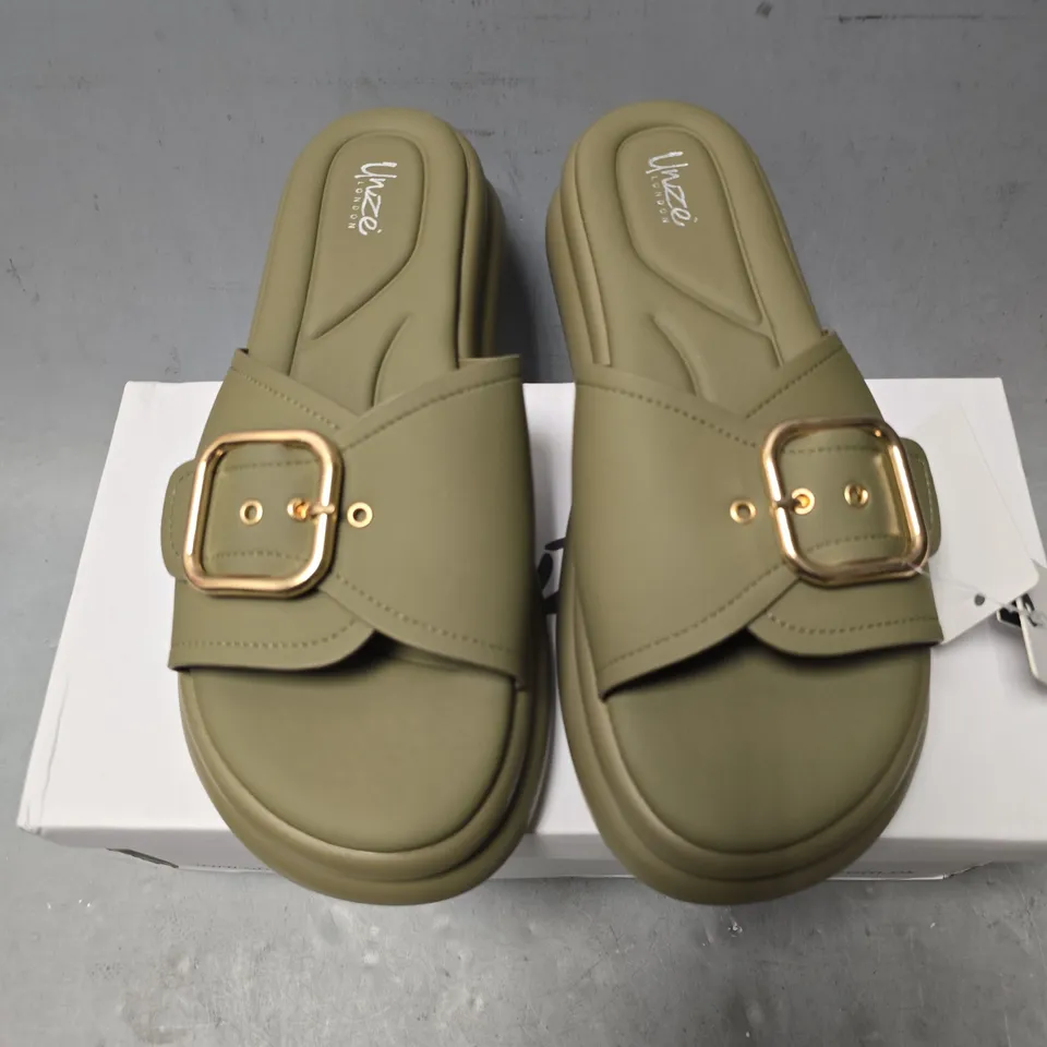 BOXED UNZE BY LONDON OLIVE SIZE 6