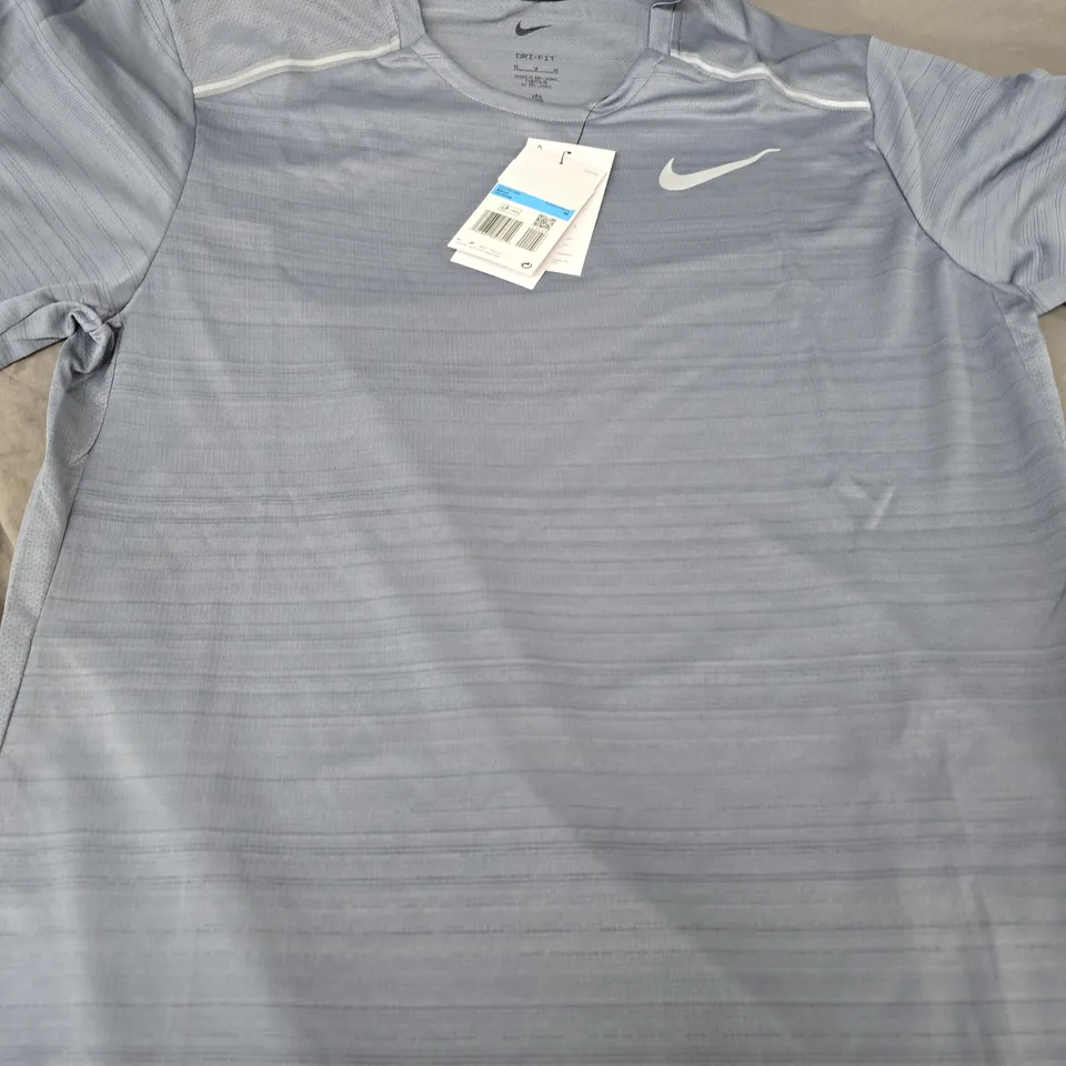 NIKE DRI-FIT MEN'S RUNNING TOP – GREY, SIZE M