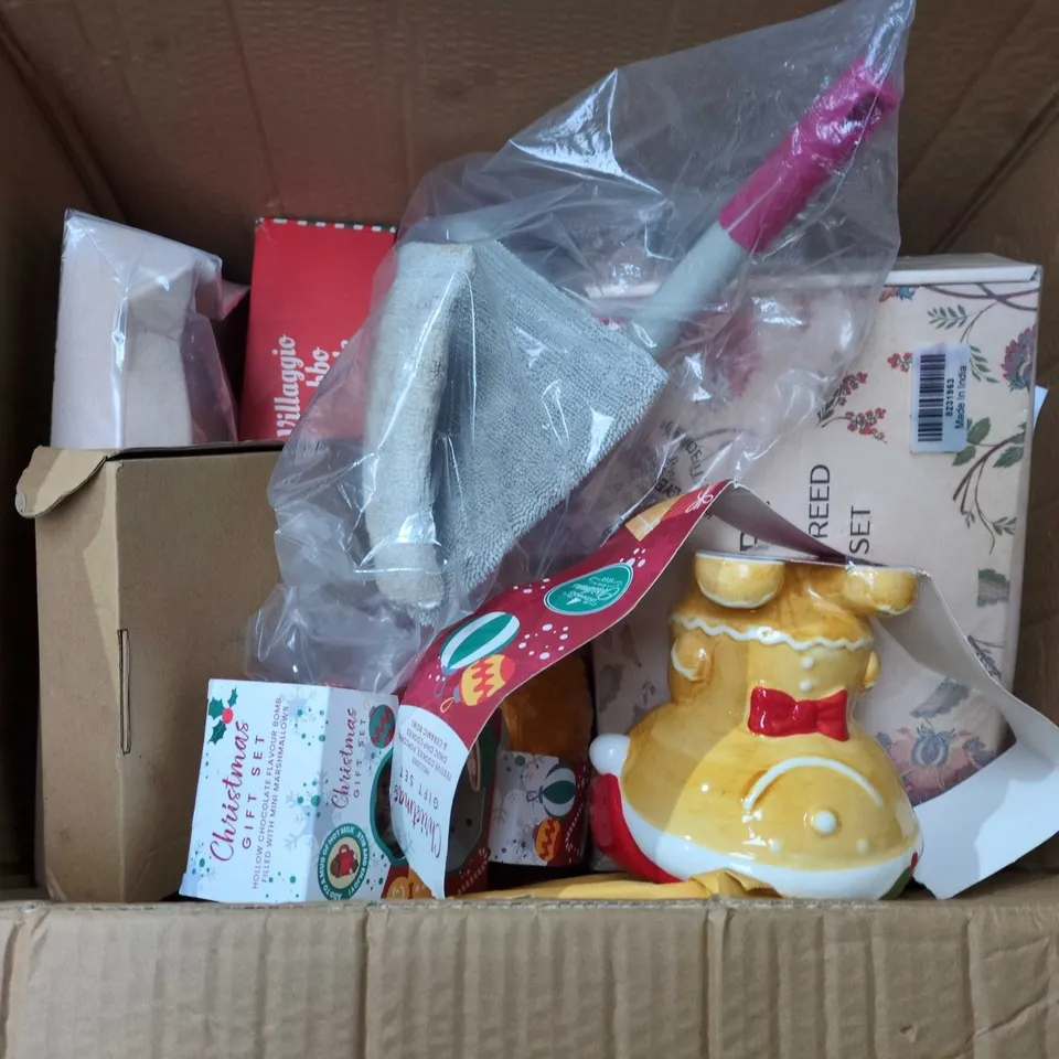 BOX OF 20 ASSORTED HOUSEHOLD ITEMS 