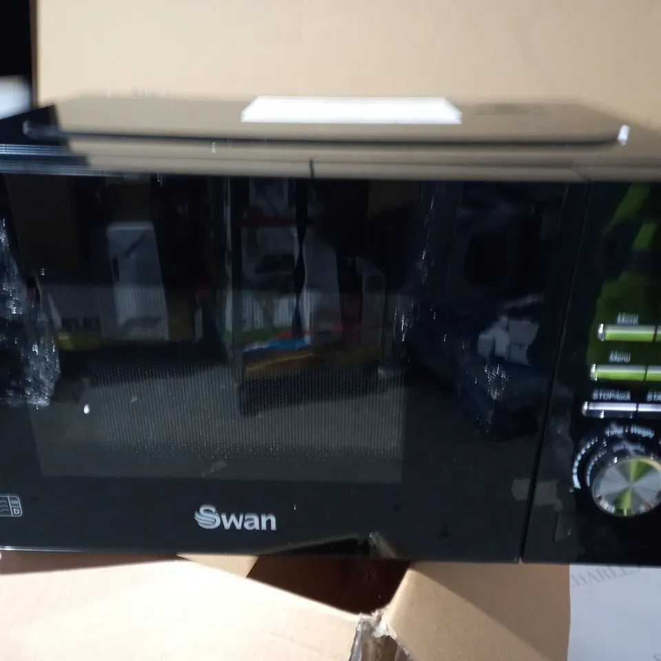 SWAN 700W MANUAL MICROWAVE - BLACK RRP £64
