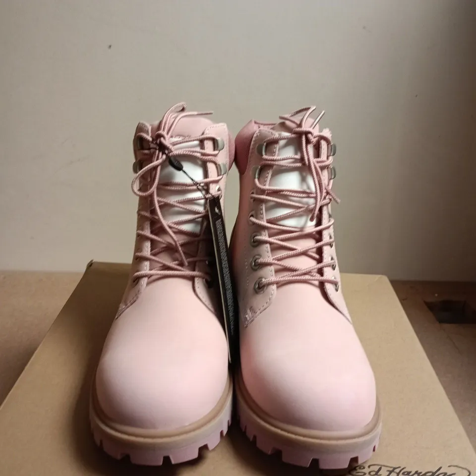 BOXED PAIR OF ED HARDY WOMEN'S WORKER BOOTS – PINK, UK 7 (EU 40)