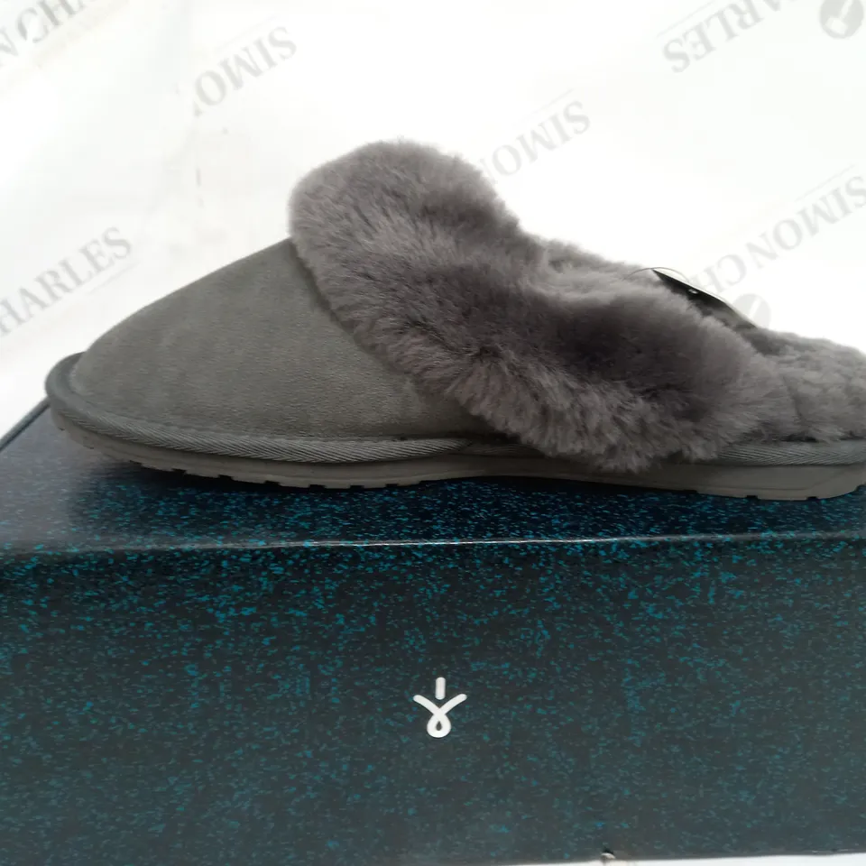 BOXED EMU NEST JOLIE SHEEPSKIN SLIPPERS, CHARCOAL - SIZE 9