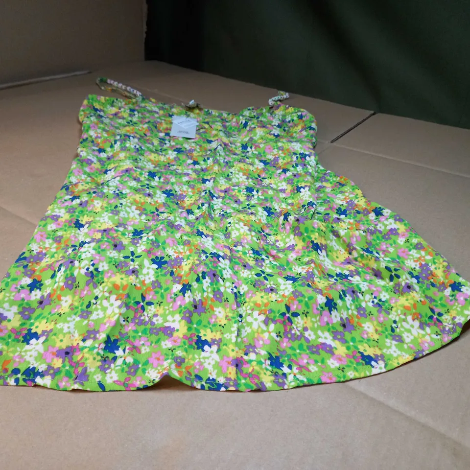 RIVER ISLAND CREPE STYLE GREEN FLORAL SLEEVELESS TOP - SIZE 14