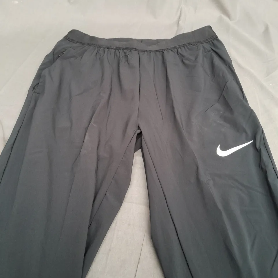 NIKE STANDARD FIT BLACK TRACKSUIT PANTS - SMALL