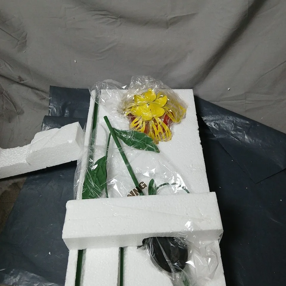 SOLAR DRAGONFLY WITH CRACKLING GLASS BALL STAKE BOXED