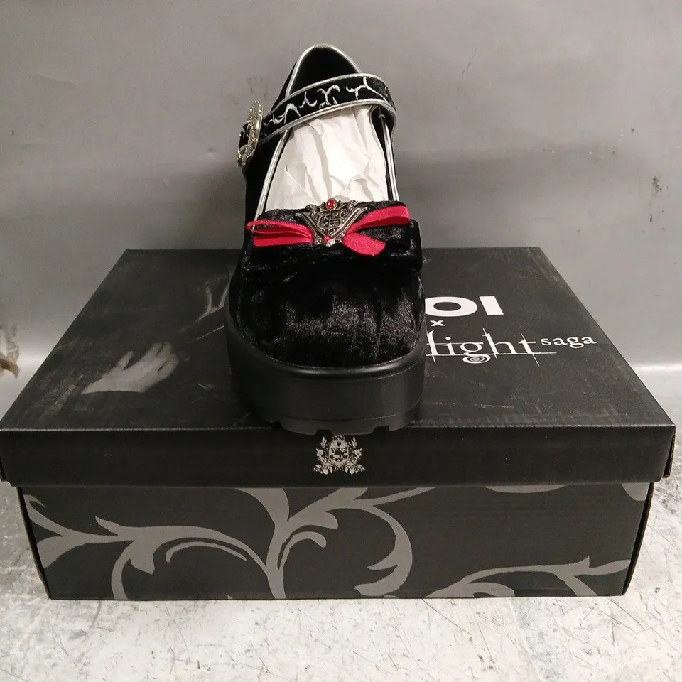 BOXED PAIR OF KOI TWILIGHT SAGA TIRA MARY JANE AND ALEC EDITION IN BLACK SIZE UK 11