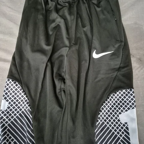 NIKE TRACKSUIT BOTTOMS IN BLACK/GREY SIZE MEDIUM